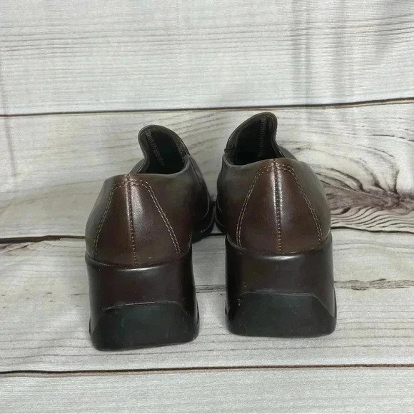 Easy Spirit Women’s Leather Slip On Shoes 7M Brown Wedge Diane’s - Picture 3 of 9